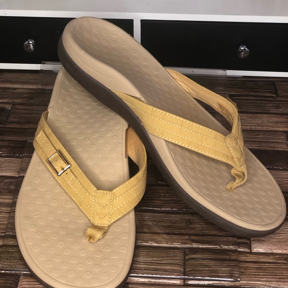 Vionic (Patty)Yellow Sandals Stylish Summer Comfort